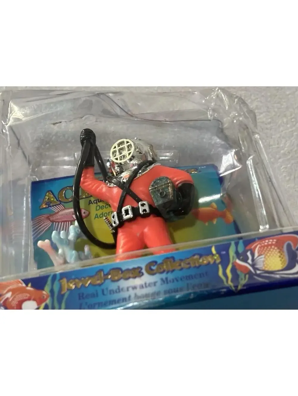 Penn-Plax DEEP SEA DIVER ORANGE SUIT Jewel Box Collection